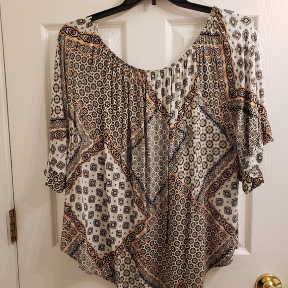 Top - Picture 2 of 3